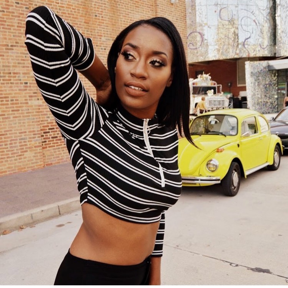 Long sleeve striped crop top 90s vibe!